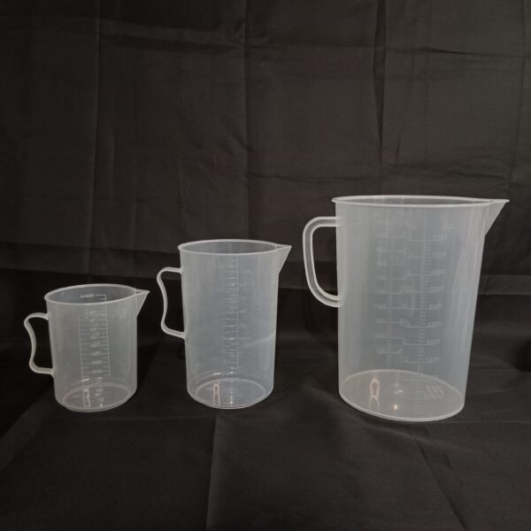 BEAKER PLASTIC WITH HANDLE