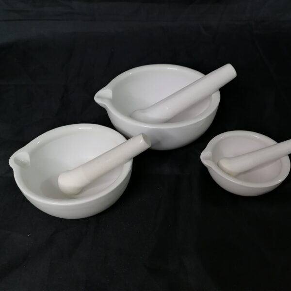 MORTAR AND PESTLE PORCELAIN - Image 2