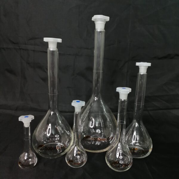 VOLUMETRIC FLASK  WITH PLASTIC STOPPER ( CLEAR ) - Image 3