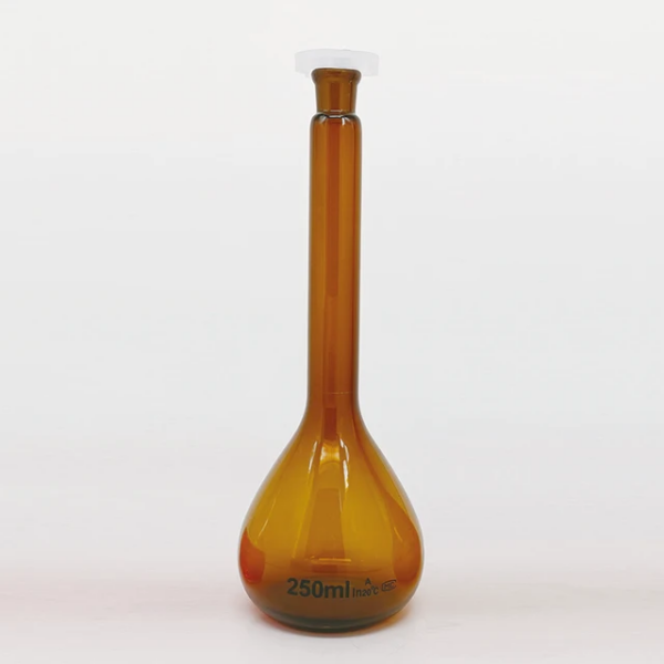 VOLUMETRIC FLASK  WITH PLASTIC STOPPER ( AMBER )