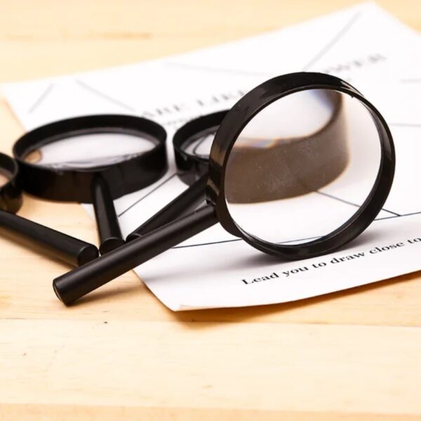 MAGNIFYING GLASS